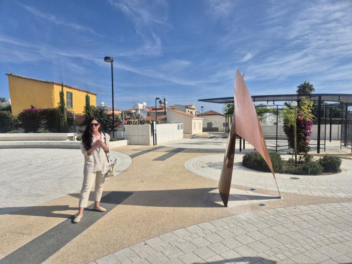 απεικόνιση Inspiration from stone and sea new works by Cypriot artists in Larnaca