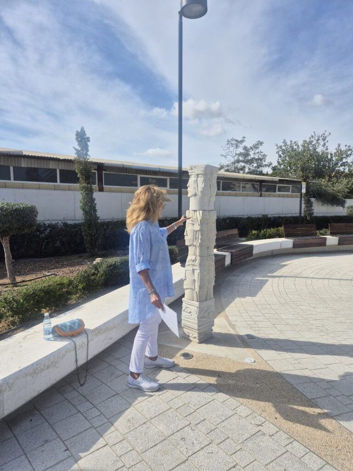 οπτικό Six first sculptures decorating the Artists Park Mediterranean in Larnaca