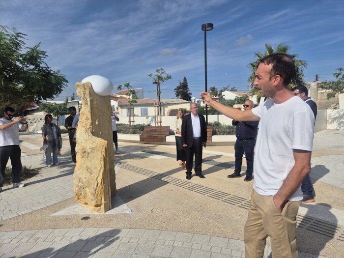 στιγμιότυπο Six first sculptures decorating the Artists Park Mediterranean in Larnaca