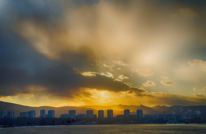 photo WEATHER Mild Daytime Temperatures Noticeable Night Drop