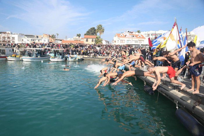απεικόνιση ΤΙΜΙΟΣ ΣΤΑΥΡΟΣ Αγιασμός κατάδυση και παρατράγουδα Οι χαμένοι