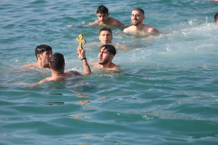 εικόνα ΤΙΜΙΟΣ ΣΤΑΥΡΟΣ Αγιασμός κατάδυση και παρατράγουδα Οι χαμένοι