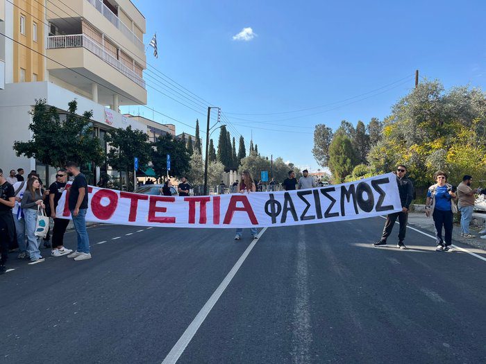 φωτό ΛΕΥΚΩΣΙΑ Οι μαθητές τίμησαν το Πολυτεχνείο με ειρηνική πορεία Ηχηρά