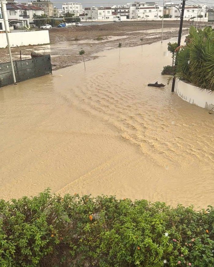 φωτογραφία ΚΑΤΕΧΟΜΕΝΑ Σοβαρές πλημμύρες σε Λευκωσία και Κερύνεια Δρόμοι πλημμύρισαν